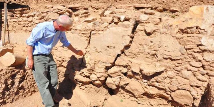 Paranın ilk kez basıldığı antik kentin altında fay hattı tespit edildi