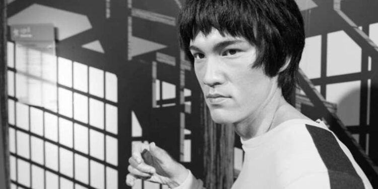 Bruce Lee kimdir? Bruce Lee nerelidir? Bruce Lee filmleri nedir? Bruce Lee hangi sporu yapmıştır? Bruce Lee isminin anlamı nedir?