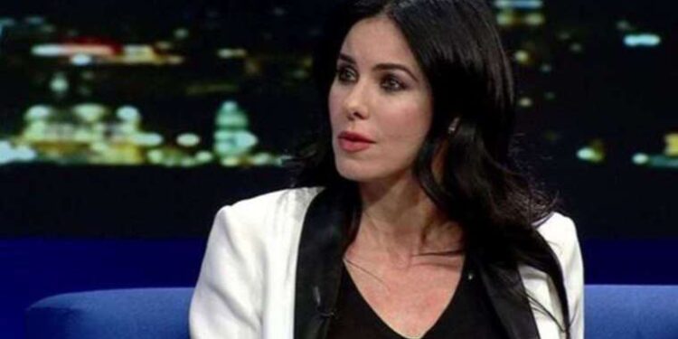 Defne Samyeli’den kendisini hedef alan gazeteciye sert yanıt!