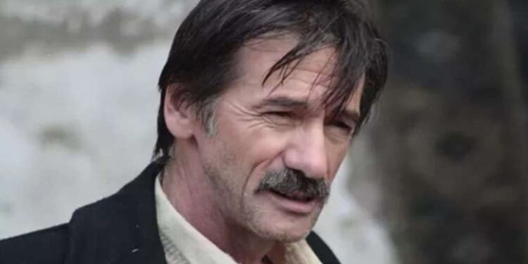 Usta oyuncu Mustafa Uzunyılmaz yolda yürürken kalp krizi geçirdi