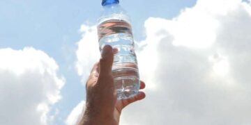 Güneşte bırakılan damacana ve pet şişeler insan sağlığını tehdit ediyor!