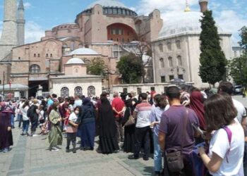 İlber Ortaylı’dan Ayasofya uyarısı: ‘Taşıyacak güçte değil’