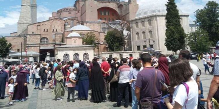 İlber Ortaylı’dan Ayasofya uyarısı: ‘Taşıyacak güçte değil’