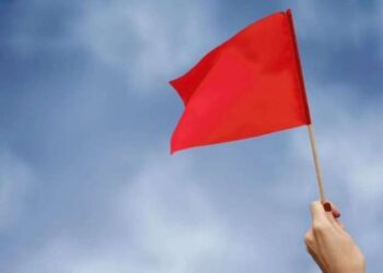 Red flag nedir? Red flag ne demek? İlişkilerde Red flag ne demek?