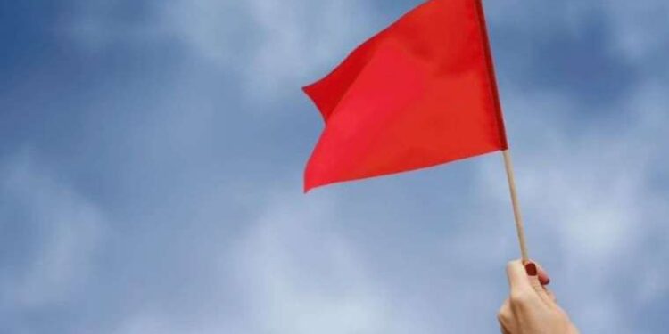 Red flag nedir? Red flag ne demek? İlişkilerde Red flag ne demek?