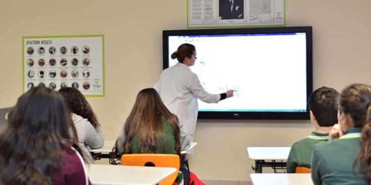 Akıllı cihazların kullanımı akademik başarıyı düşürüyor