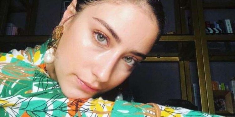 Hazal Kaya’dan takipçisine uzaklaştırma kararı