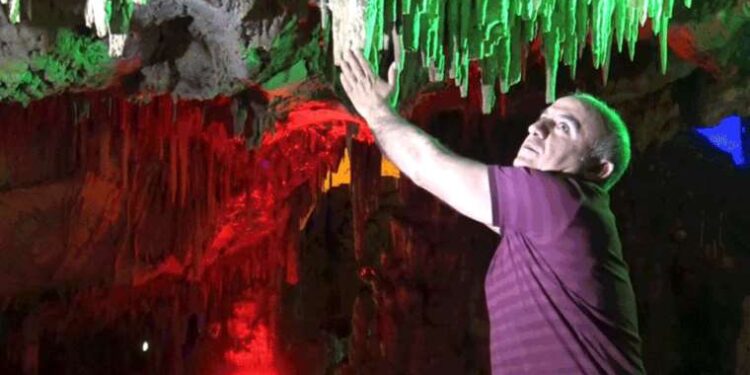 Kel çoban rivayeti ülke sınırlarını aştı: Saçıyla sorunu olan bu mağaraya koşuyor