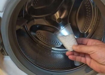 1 bardağı çamaşır makinesindeki kireci sökmeye yetiyor! Çaydanlıklarda da işe yarıyor…
