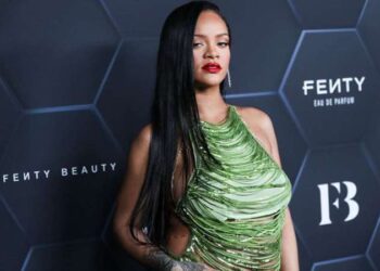 Ünlü şarkıcı Rihanna ikinci kez anne oldu