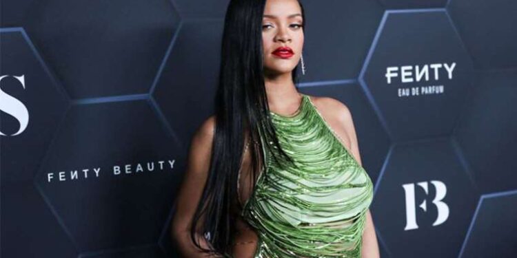 Ünlü şarkıcı Rihanna ikinci kez anne oldu
