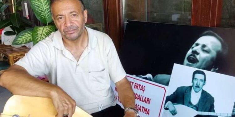 Dernekteki Neşet Ertaş posteri indirildi: ‘Ailesi istedi’ iddiası