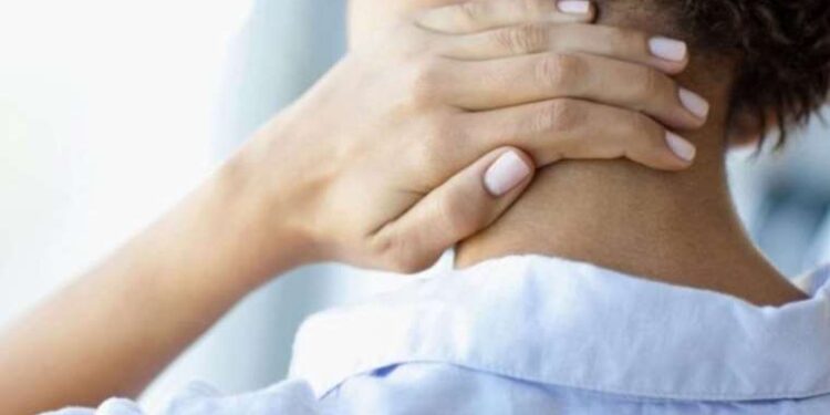 Yaz günlerinde ve mevsim geçişlerinde boyun tutulmasına dikkat!