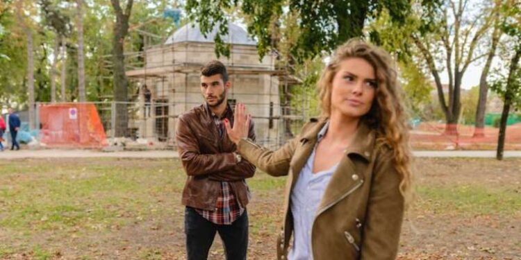 İlişkilerin ömrünü uzatmak için kaçınılması gereken 9 cümle