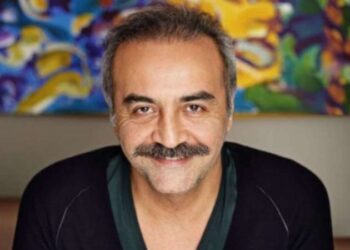 Yılmaz Erdoğan metroda sokak sanatçısına eşlik etti!