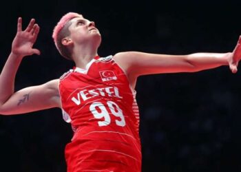 Ebrar Karakurt’tan ‘sana tahammül ediyoruz’ yorumuna cevap!