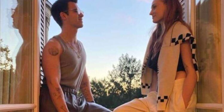 Evlilikleri herkesi imrendiriyordu: Boşanıyorlar!