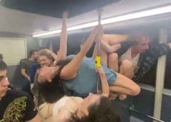 İETT otobüsünde yol boyunca dans ettiler