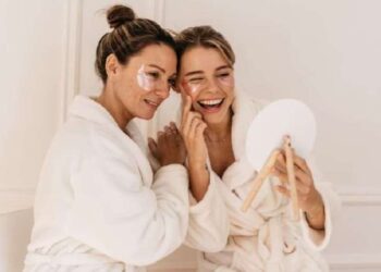 Ergen çocuğu olan anne babalar dikkat! Ergenlikte kişisel bakım ve hijyen için altın öneriler!