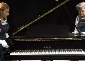 Efsane müzisyenin piyanosu açık artırmada 2 milyon doların üzerinde alıcı buldu