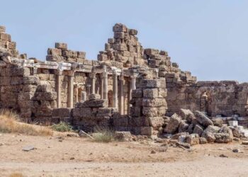 Antalya tatilinde taş toplayan Belçikalı çift, tarihi eser kaçakçılığı şüphesiyle gözaltına alındı