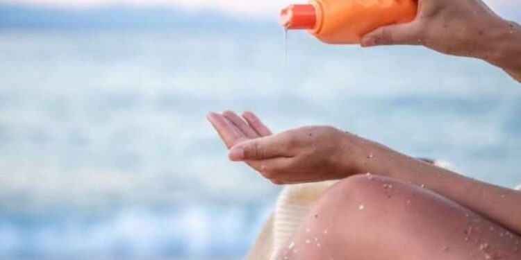 Faydası olduğu kadar zararı da var! Güneş kremi hakkında bilinmeyenler…