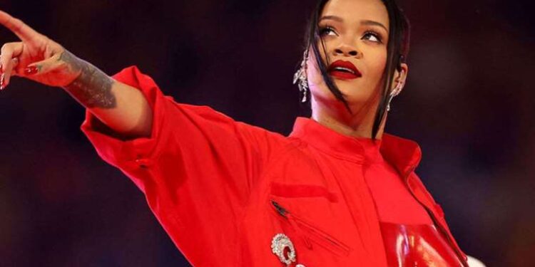 Ünlü şarkıcı Rihanna’nın ikinci bebeğinin ismi belli oldu!