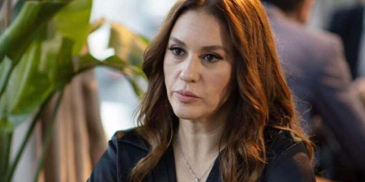 Kızılcık Şerbeti’nin ‘Kıvılcım’ı Evrim Alasya kendisine hakaret eden takipçisini ifşa etti: ‘Huzurunu kaçıracağım’