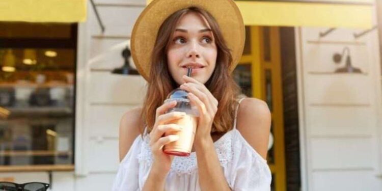 Yaz aylarının favori içeceklerini keşfedin… 5 dakikada hazırlanan kolay ve lezzetli içecekler