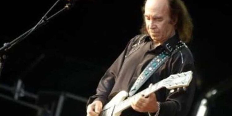 Erkin Koray’dan hayranlarını üzen haber: Hastaneye kaldırıldı