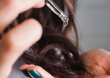 Saç dökülmesini bu yöntemlerle önleyin: Doğal ve bitkisel çözümler