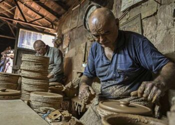 Çömlek ustası 3 kardeş baba mesleğini gelecek nesillere aktarmaya çalışıyorlar