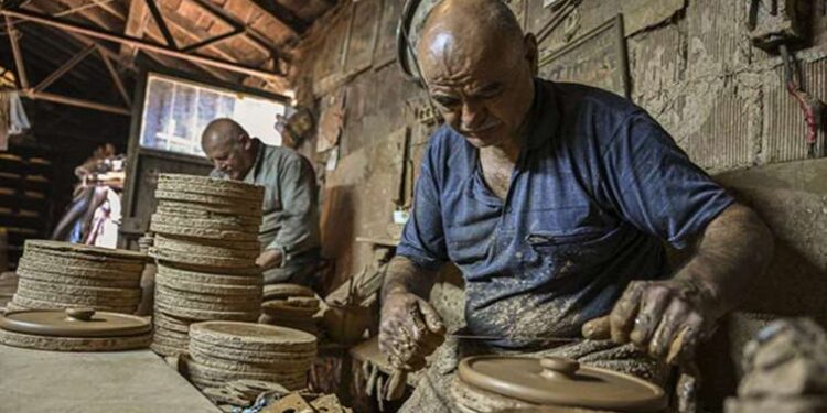 Çömlek ustası 3 kardeş baba mesleğini gelecek nesillere aktarmaya çalışıyorlar