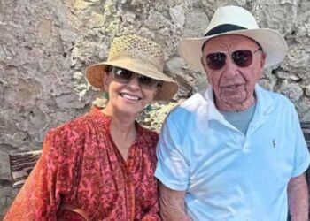92 yaşındaki medya patronu Rupert Murdoch, Abramoviç’in eski kayınvalidesiyle sevgili oldu