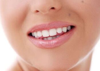 Bu meyve dişleri bembeyaz yapıyor! 2 ay boyunca her gün uygulayın….