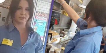 Dünyaca ünlü yıldız Lana Del Rey waffle dükkanında çalışmaya başladı