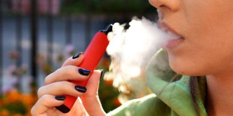 Elektronik sigara kullanımı liselere kadar düştü! Uzmanlardan uyarı geldi: Risk altındalar