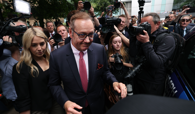 Kevin Spacey İngiltere'de cinsel taciz suçlamalarından beraat etti