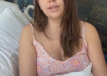 Konserlerini iptal ederek hastaneye yatan Merve Özbey, sevenlerinden dua istedi