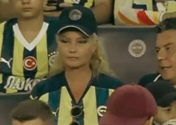 Müge Anlı, eşi Şinasi Yüzbaşıoğlu ile Fenerbahçe maçına gitti