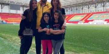 Nagehan Alçı, boşanmak için Rasim Ozan Kütahyalı'dan 40 milyon lira tazminat talep etti