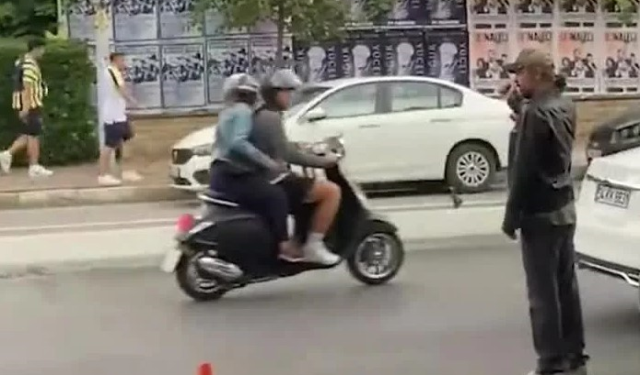 Nejat İşler, Fenerbahçe maçına gitmek için otostop çekerken görüntülendi