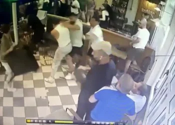 Kısmetse Olur yarışmacıları Batuhan Boz ve Oğulcan Yılmaz yumruk yumruğa kavga etti