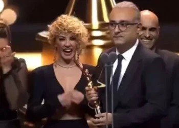 Onur Atilla, Altın Kelebek Ödülleri'nde Kerem Bürsin taklidiyle herkesi kahkahaya boğdu