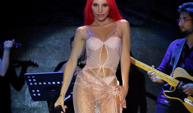 Ordu'ya giden Gülşen, fındık bahçesine girdi! Verdiği poz olay