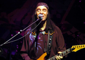 Rock müziğin efsane ismi Erkin Koray hastaneye kaldırıldı