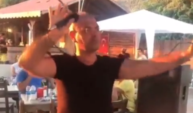 Sahneye çıkmak için 3 milyon euro isteyen Ajdar, 80 TL'ye 4 saat boyunca şarkı söylerken görüntülendi