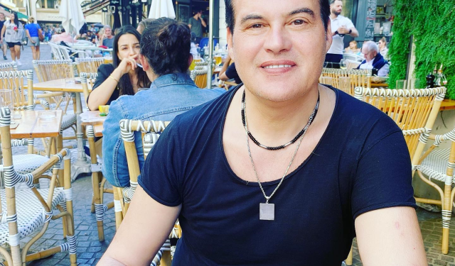 Şarkıcı Hakan Peker, yerel seçimlerde belediye başkanı adayı olacak