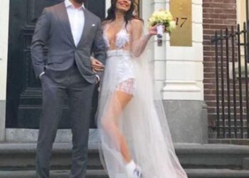 Sinan Akçıl'dan eski eşi Burcu Kıratlı'nın gelinliğiyle ilgili itiraf: Muhafazakar biriyim, gelinlikten rahatsız oldum