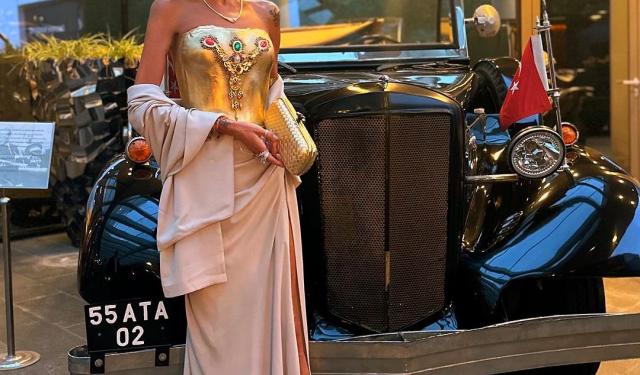 Süreyya Yalçın, 3 Milyon TL'lik altın kaplama elbise giydi